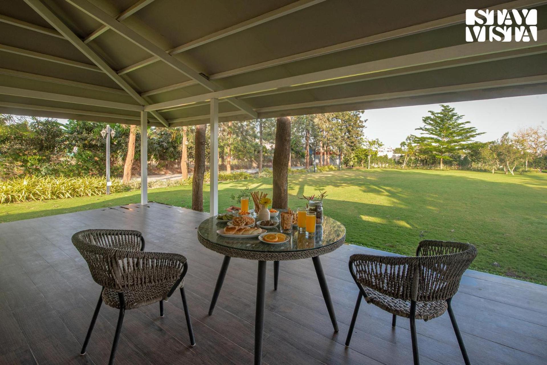 Stayvista'S Silver Grove - Serene Haven With Expansive Lawn & Terrace Nāsik Eksteriør bilde