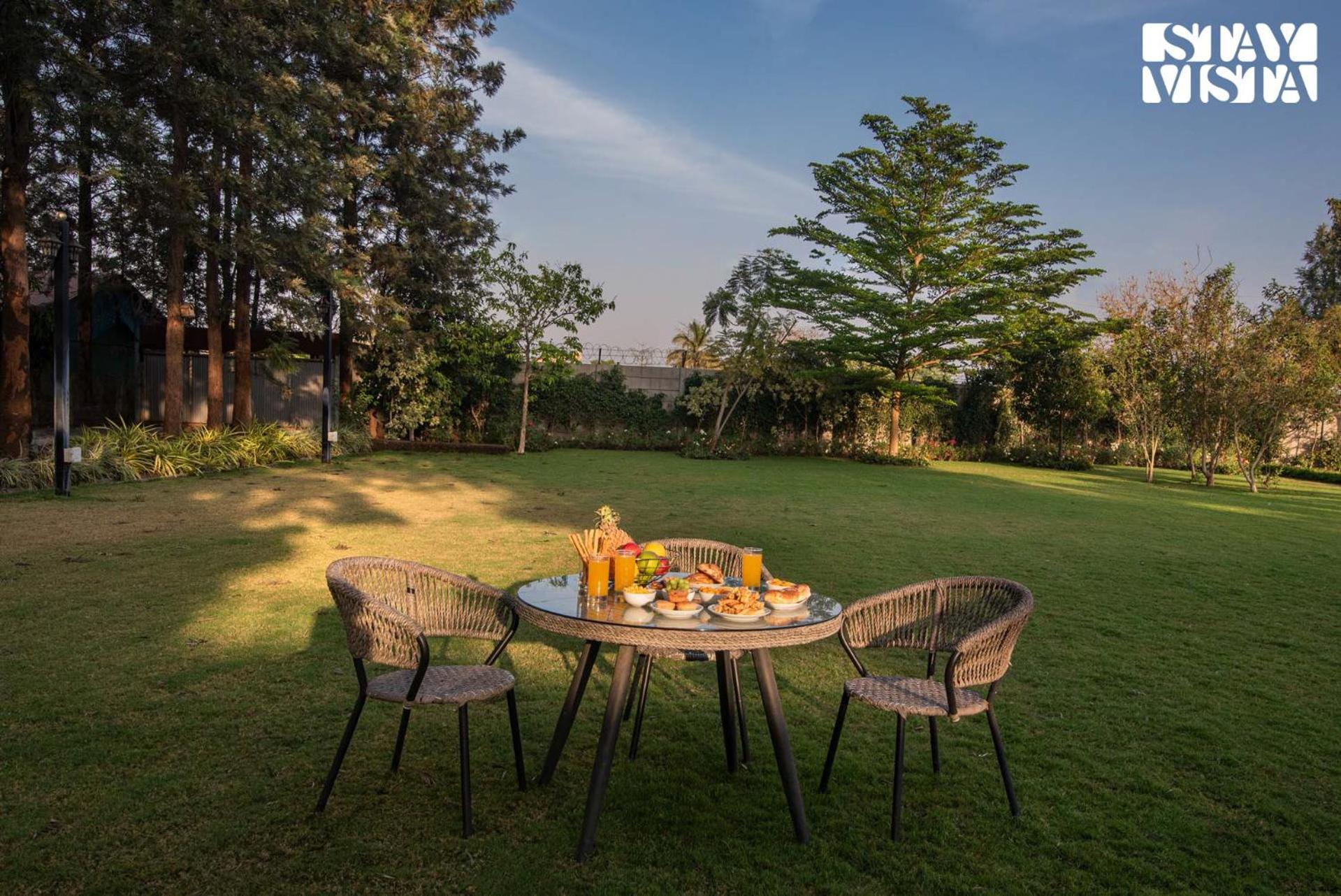 Stayvista'S Silver Grove - Serene Haven With Expansive Lawn & Terrace Nāsik Eksteriør bilde